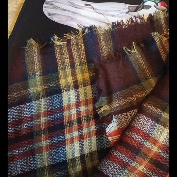 Large Plaid Scarf or Wrap - Picture 2 of 3
